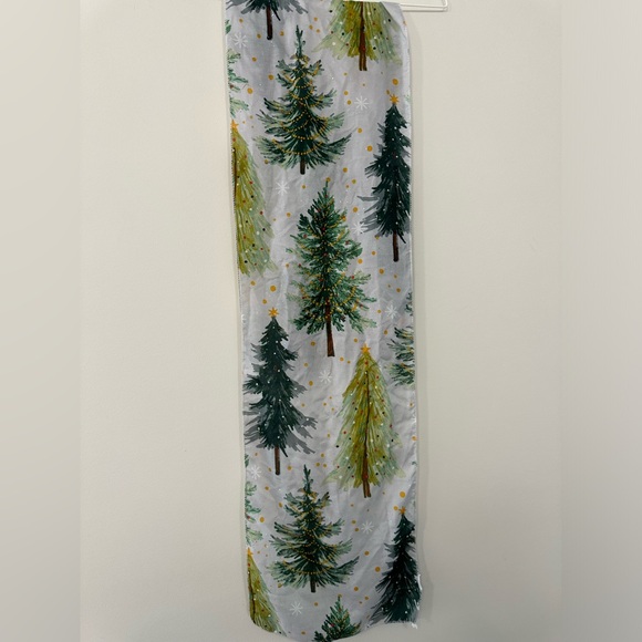 Adorable Christmas tree 🎄 scarf - Picture 11 of 11